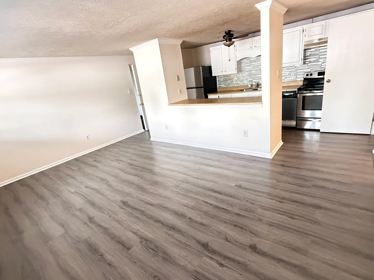 2 bed, 848 sqft, $1,600 — Photo 3
