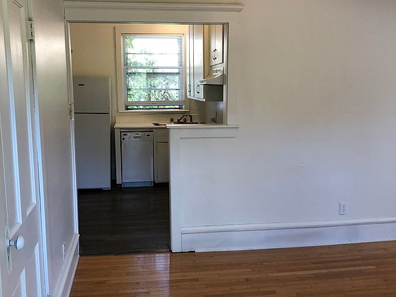 4th image of 1321 6th St SE APT 3
