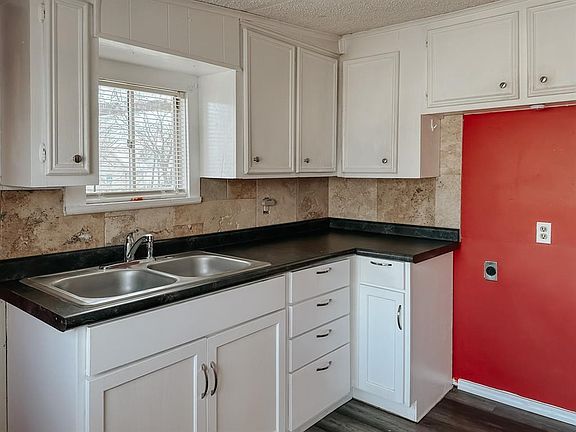3rd image of 804 W 15th Ave