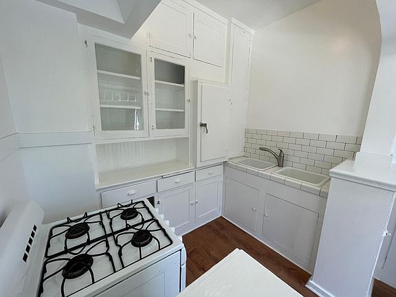 5th image of 306 Fair Oaks St APT 2