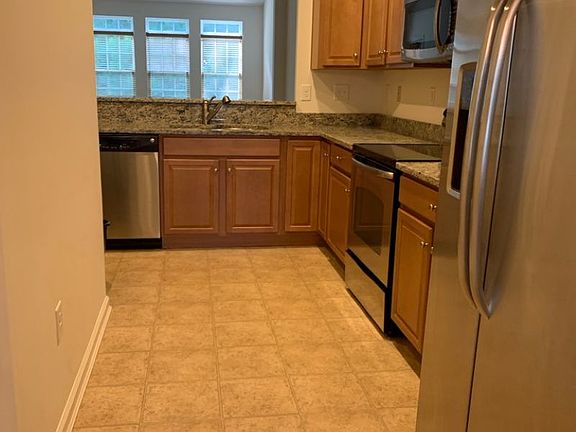 4th image of 36401 Ridgeshore Ln