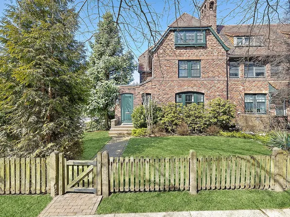 205 Puritan Ave, Flushing, NY 11375