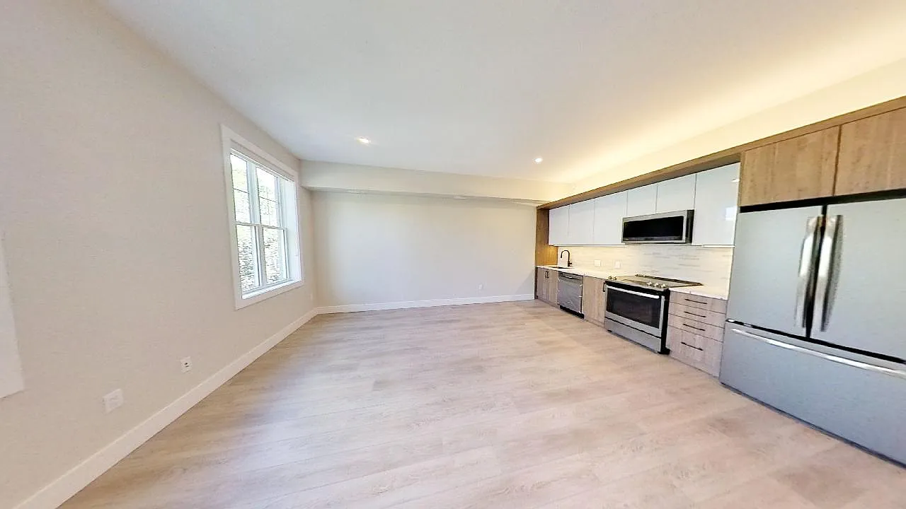 5726 Inglis Street — Photo 3