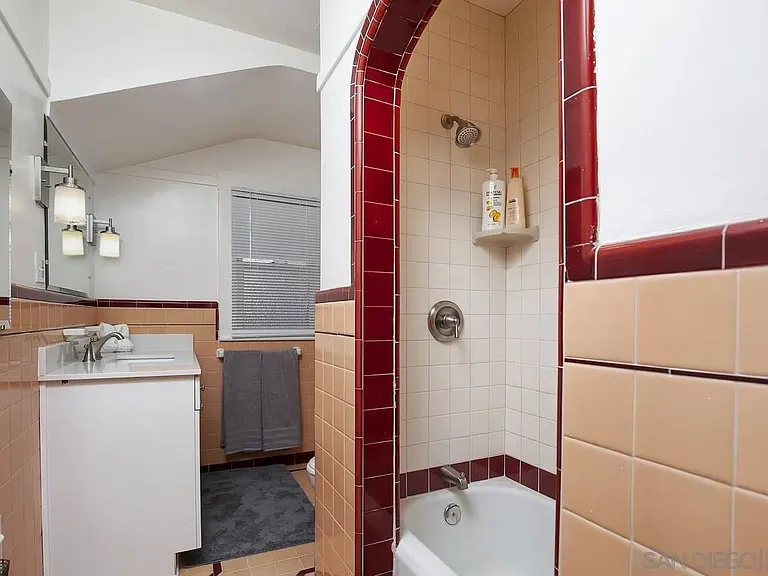 422 W University Pl — Photo 9