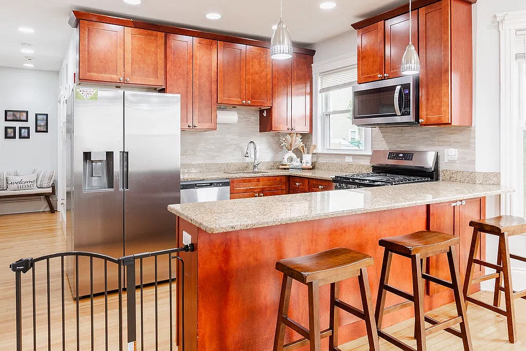 3 bed, 1179 sqft, $3,200 — Photo 3