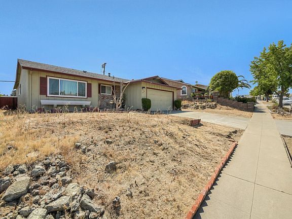 3rd image of 4618 Capitola Ave