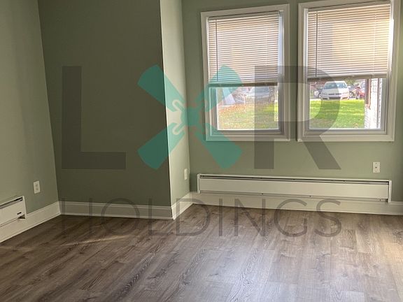 2nd image of 122 Main St APT A