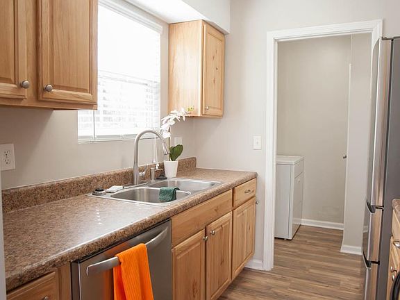 2nd image of 7721 Park Vista Cir APT B