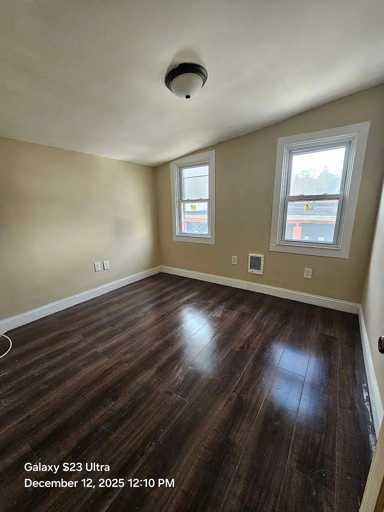2 bed, 1.5 bath, $1,500 — Photo 3