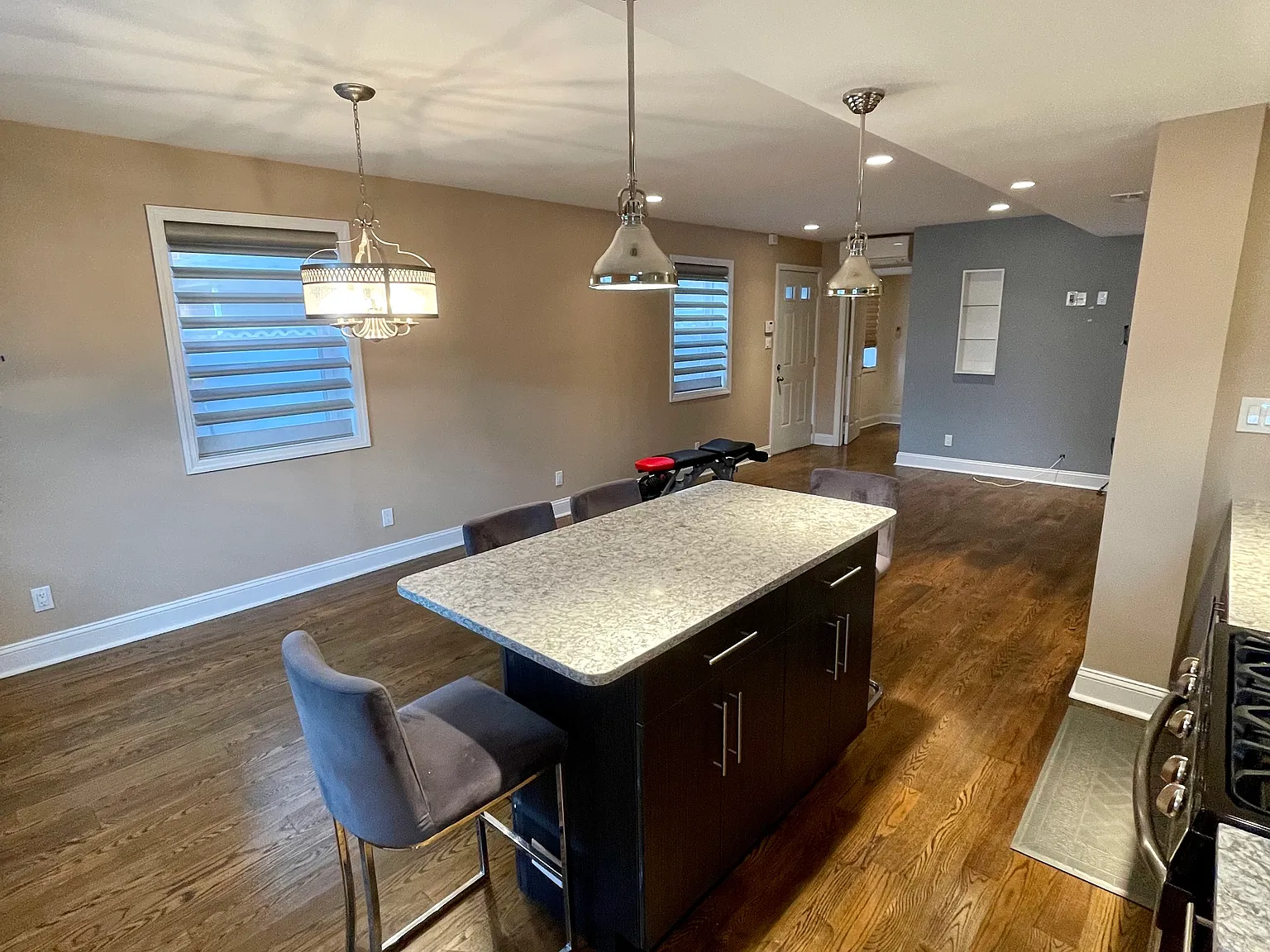2 bed, 900 sqft, $2,900 — Photo 3