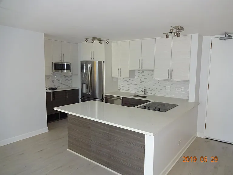 233 E Erie St #2006 — Photo 2