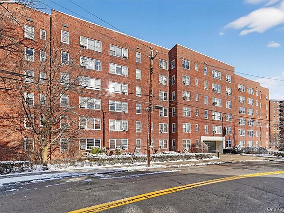 3rd image of 25 Sunnyside Drive #6C