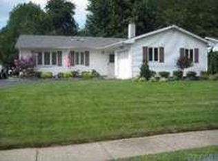 17 Tarkington Rd, Holbrook, NY 11741