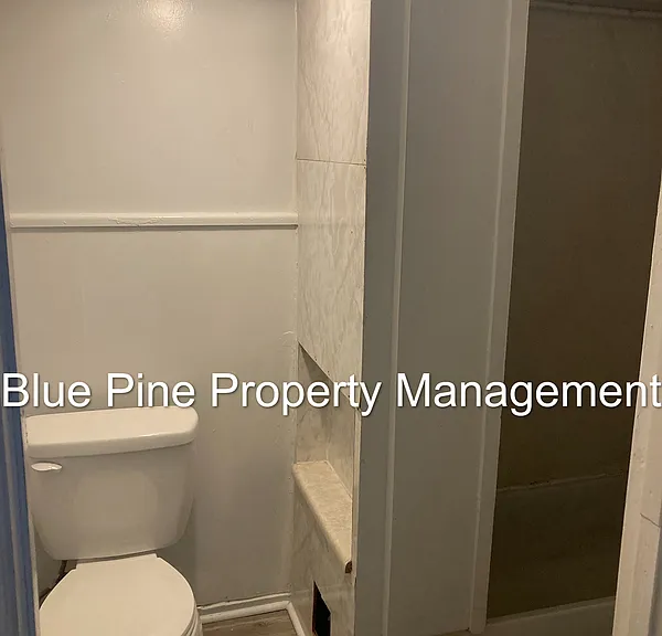 560 Oneida Ave #1 — Photo 4