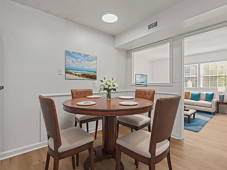 Summercrest Apartments — Photo 4