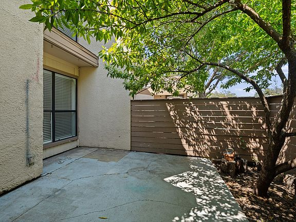 4th image of 3121 Park Ln APT 1107