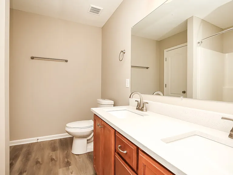 141 Lyndhurst Dr — Photo 12