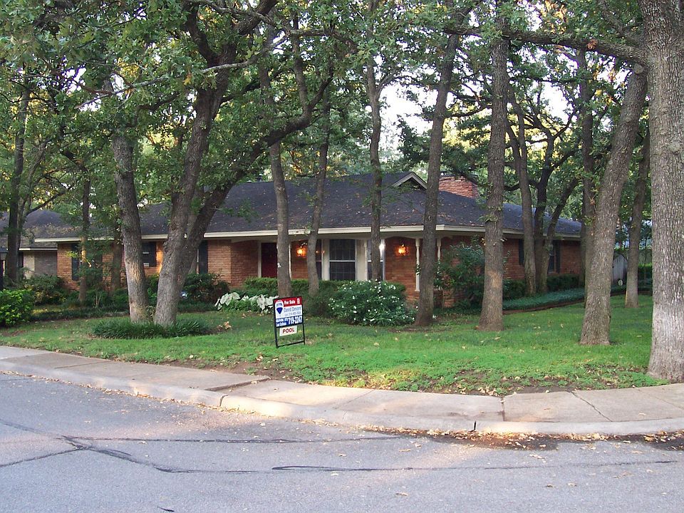 2nd image of 1813 Post Oak Dr