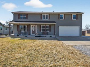 955 E 4th St, Coal City, IL 60416