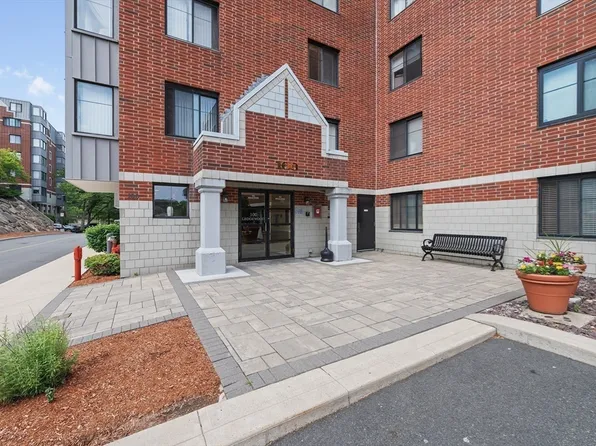 100 Ledgewood Dr APT 618, Stoneham, MA 02180