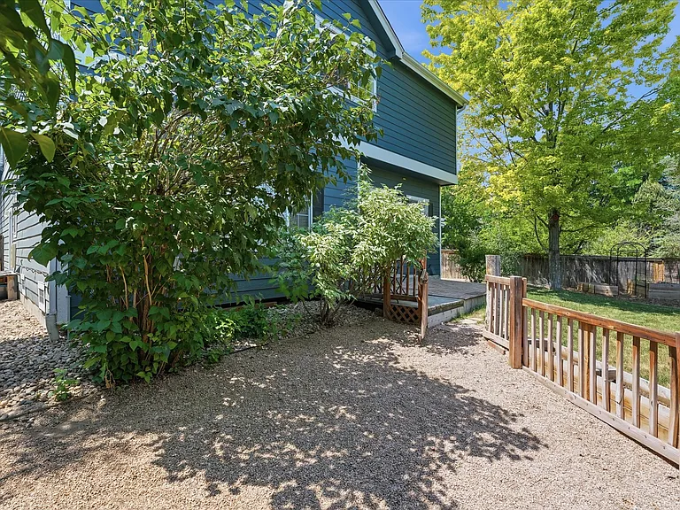 837 Riddlewood Ln — Photo 44