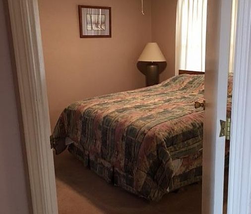 3rd image of 6129 S Oakmont Dr