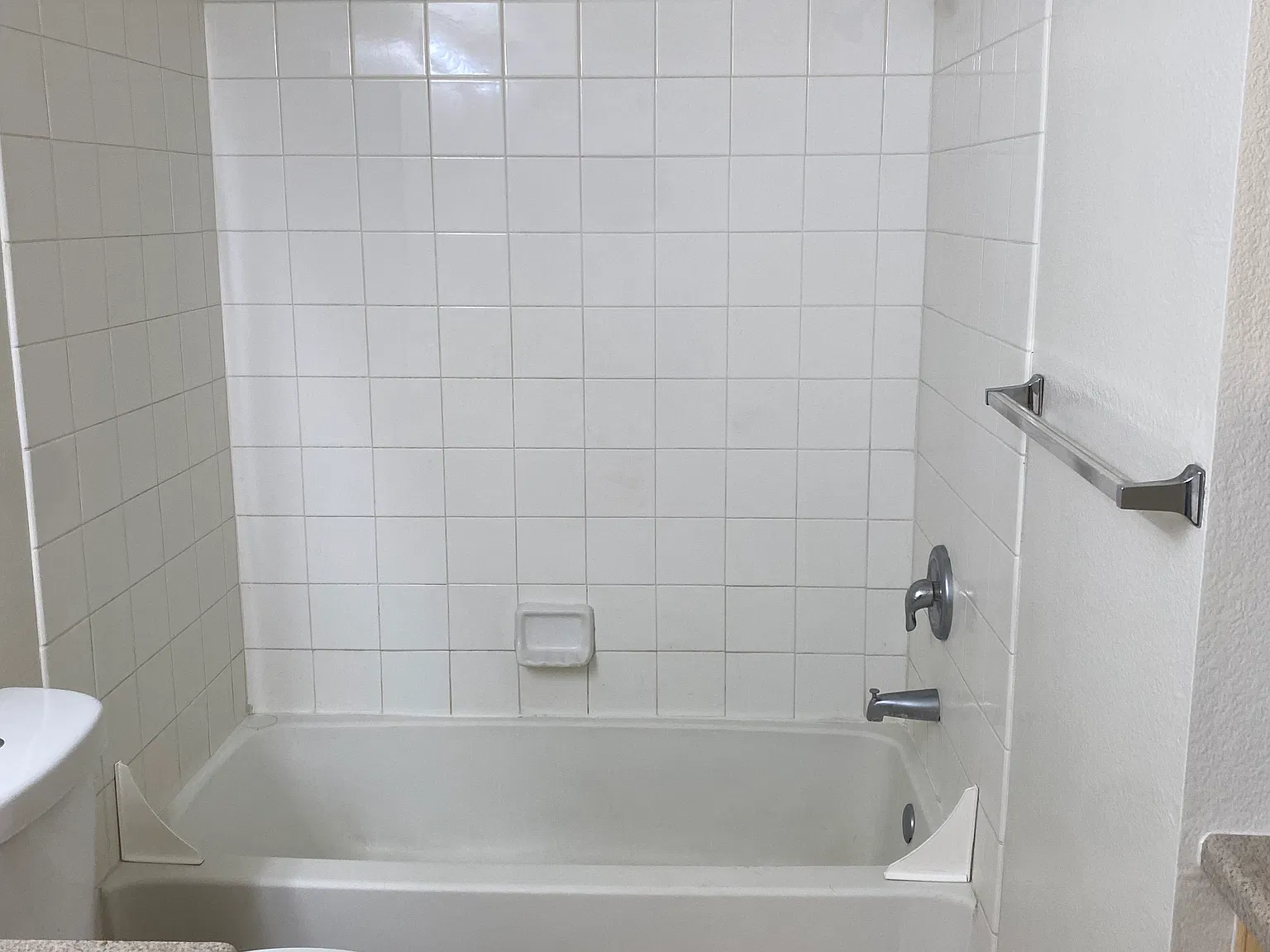 1 bed, 700 sqft, $1,000 — Photo 3