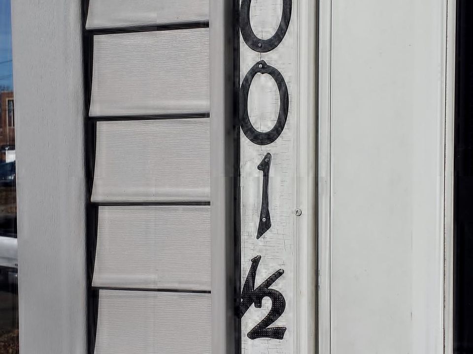 1st image of 1001 1/2 E Washington St