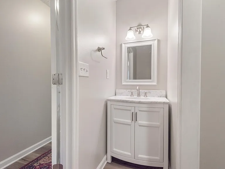 1560 Pheasants Glen Dr — Photo 21