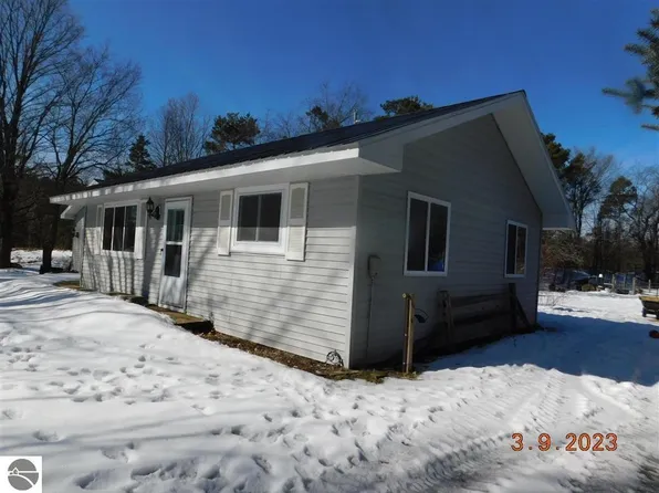 15722 Harlan Rd, Copemish, MI 49625