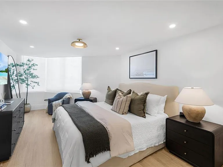 4041 Gulf Shore Blvd N #109 — Photo 17
