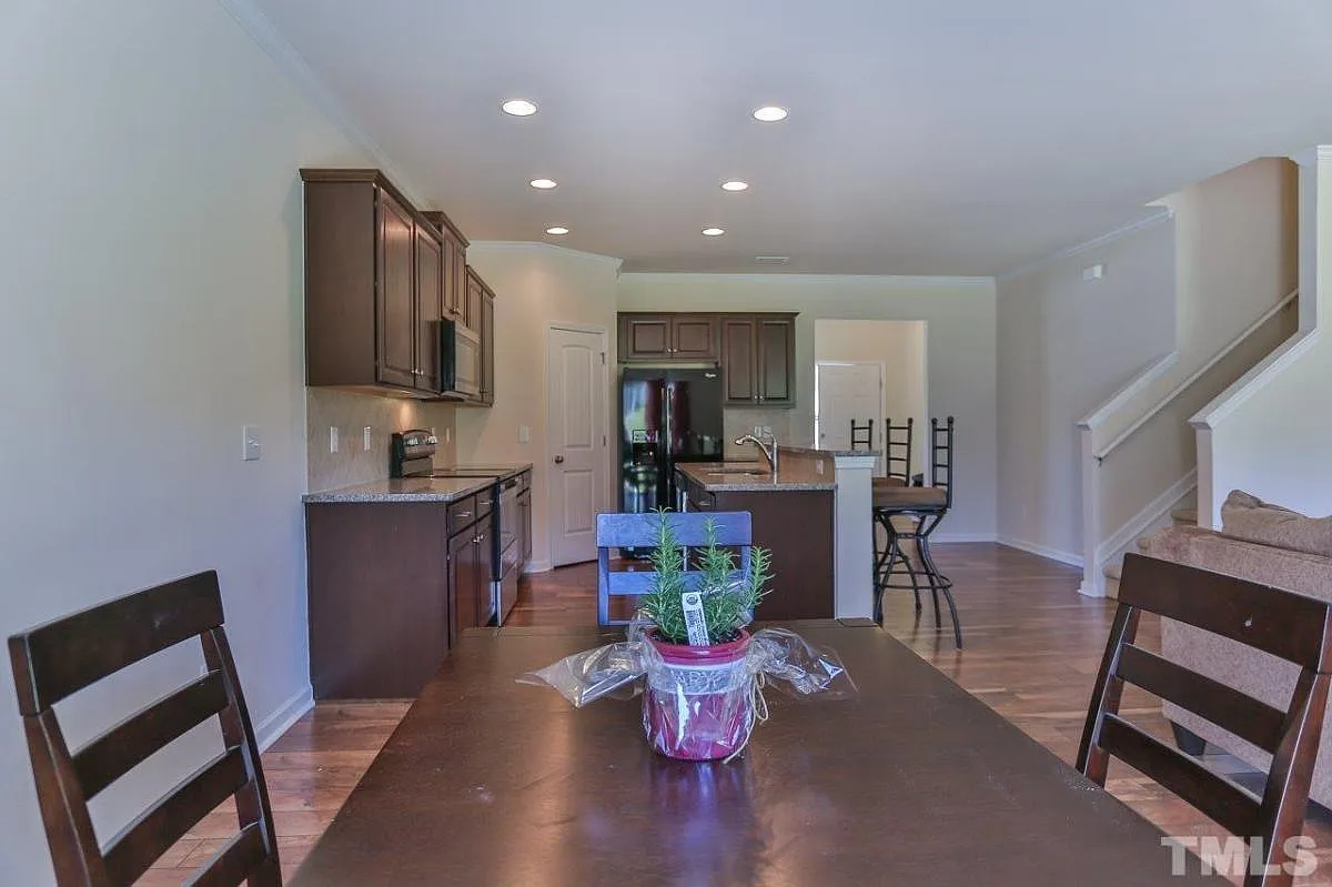 8044 Remington Heights Drive — Photo 4