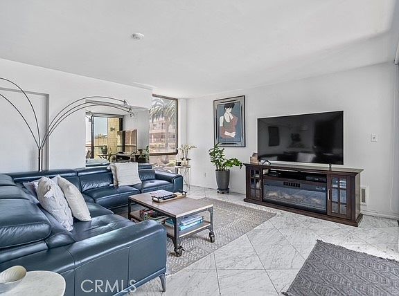 5th image of 531 Esplanade APT 302