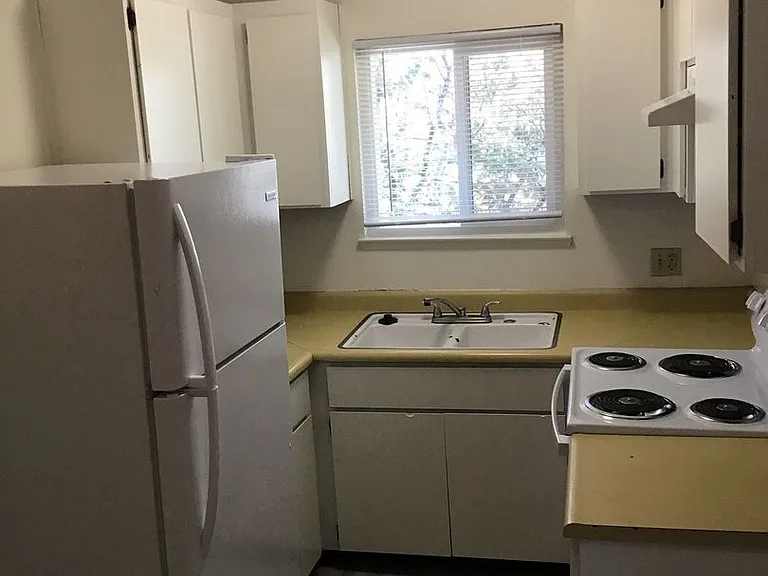 1119 G St — Photo 12