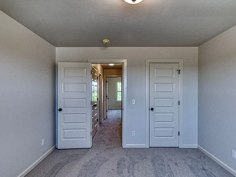 8101 Solare Pl — Photo 30