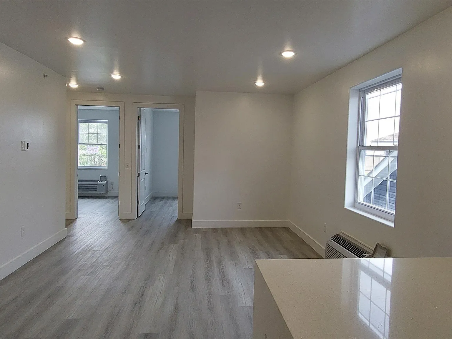 2 bed, 675 sqft, $2,100 — Photo 4