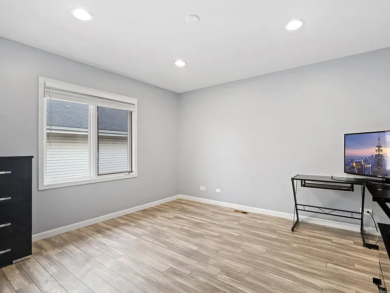 520 N Veterans Pkwy — Photo 26