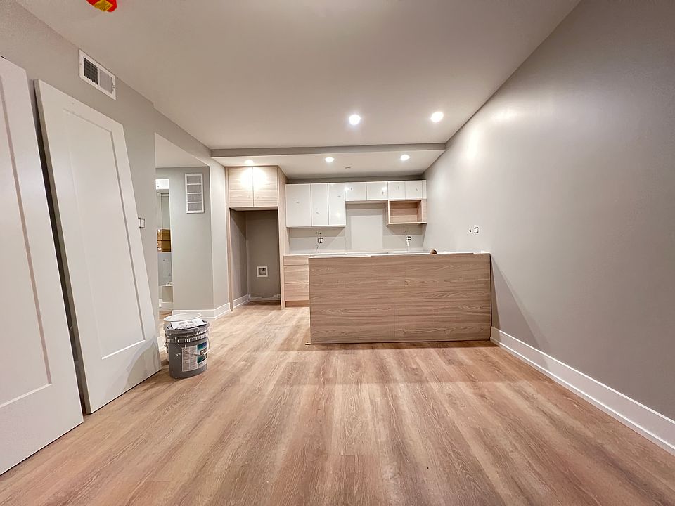 1st image of 448 W Barry Ave #G1