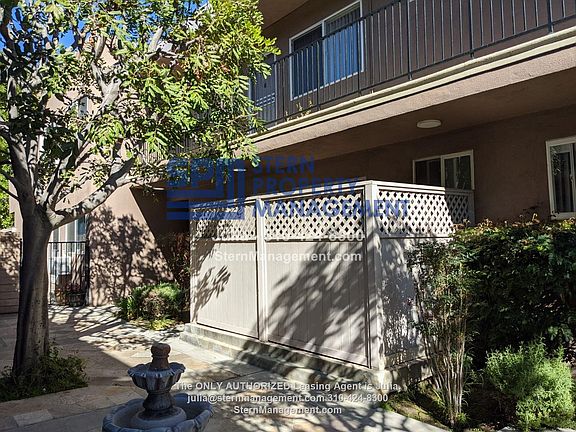 2nd image of 833 S Plymouth Blvd APT 3