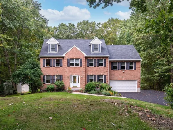 15 Locust St, Middleton, MA 01949