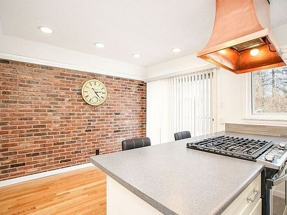 4th image of 58 Williamsburg Dr