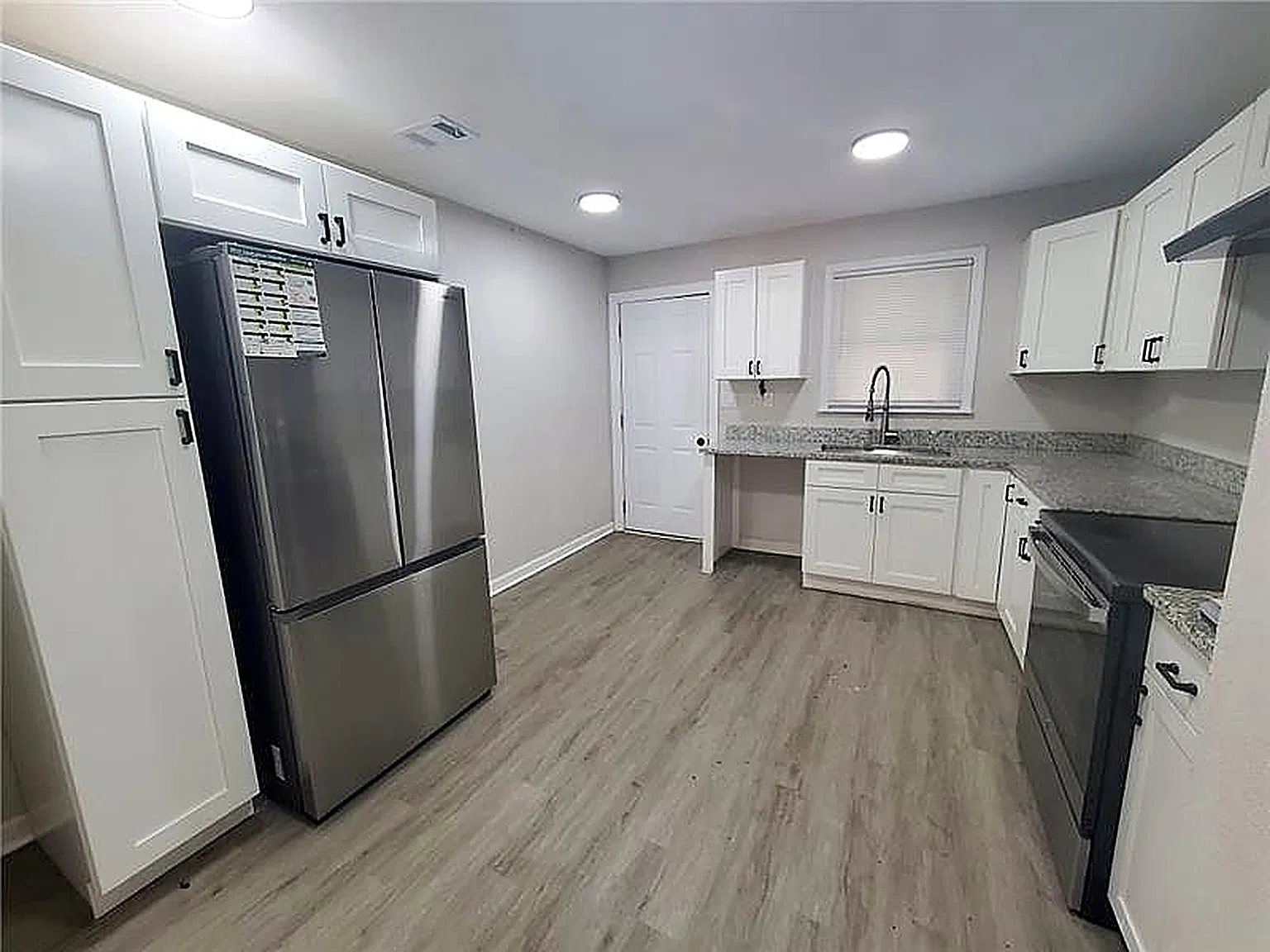 2 bed, 1372 sqft, $1,600 — Photo 2
