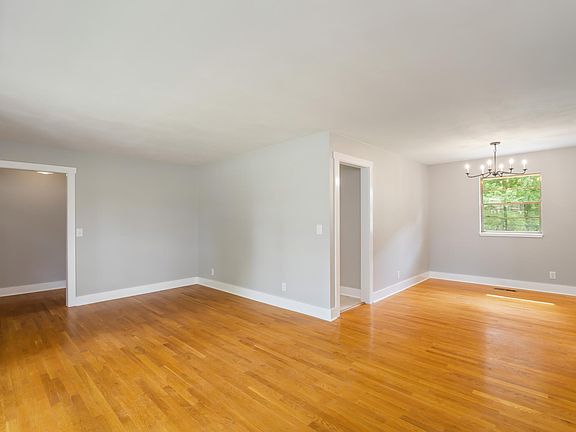 4th image of 3228 Lagrange Dr