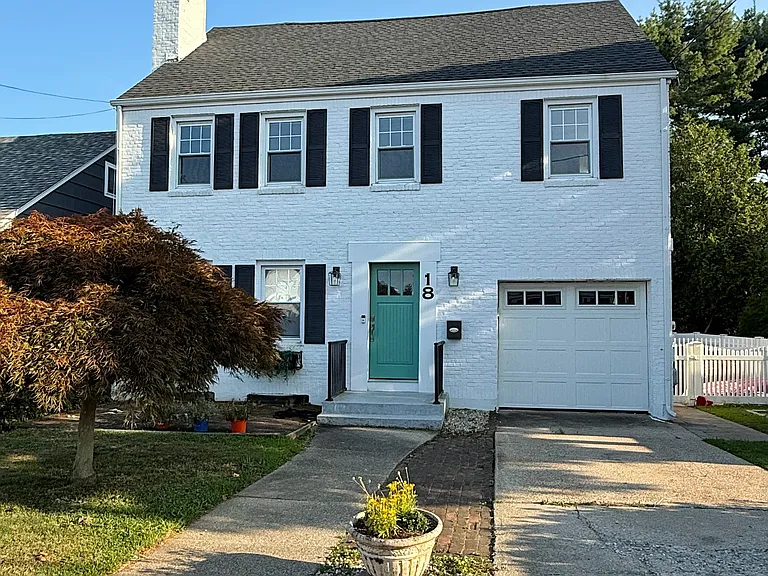 18 Neptune Ave — Photo 1