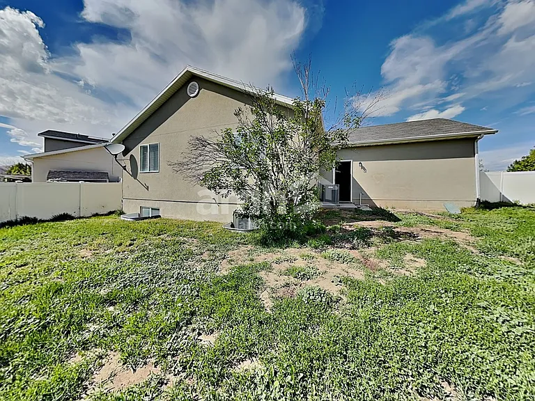 385 W Pommell Dr — Photo 21