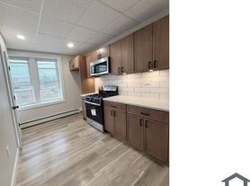 881 Main Ave