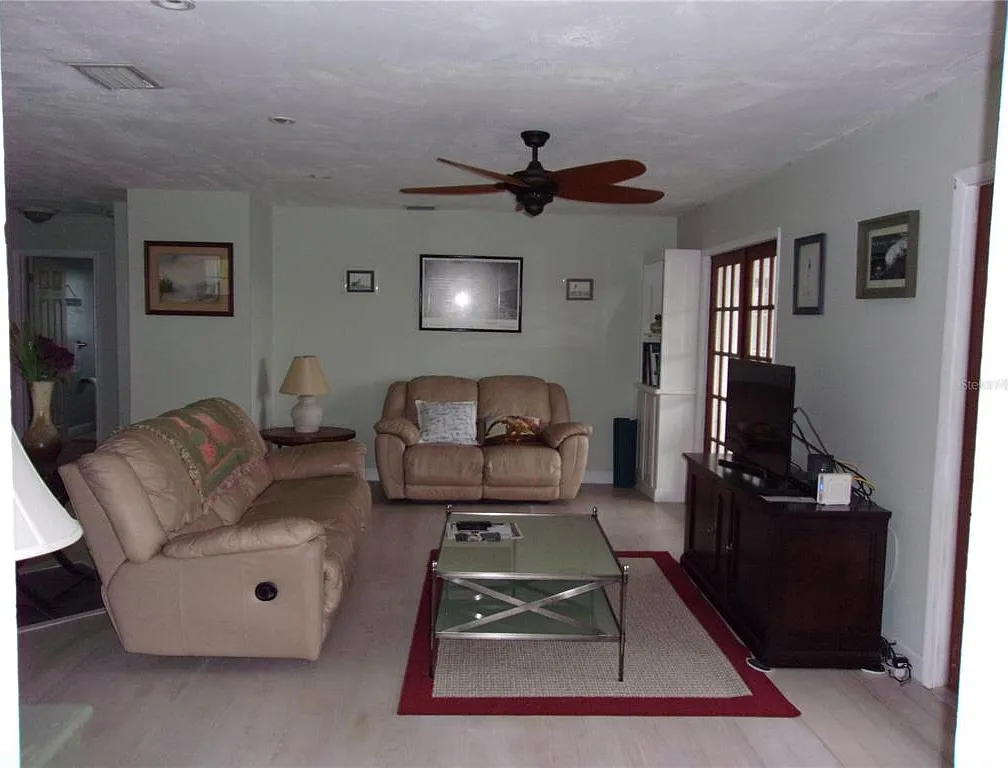 2 bed, 2.0 bath, 1260 sqft, $3,250 — Photo 2