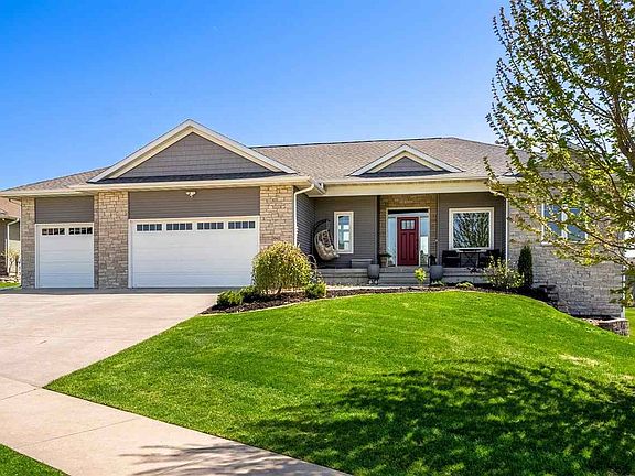 2nd image of 2040 Stone Creek Cir