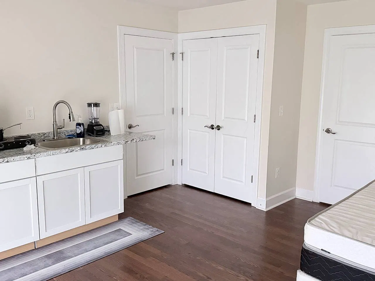 1 bed, 2099 sqft, $1,000 — Photo 4