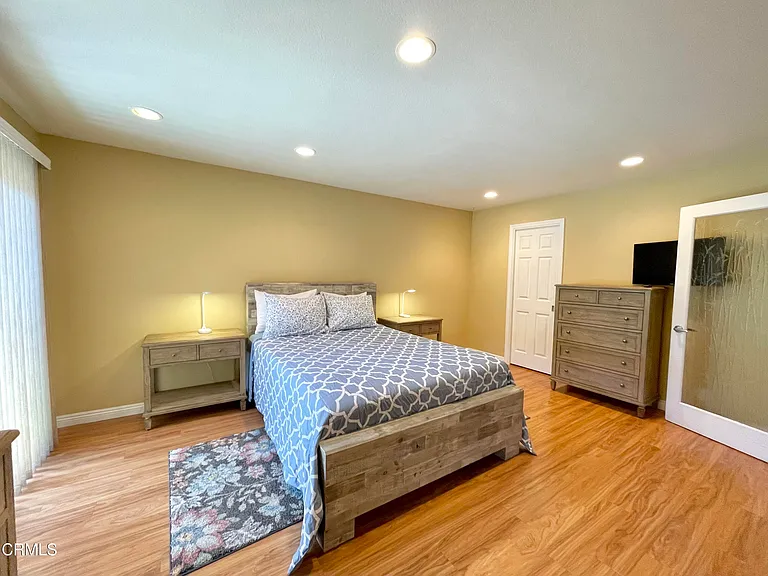 117 La Brea St — Photo 49